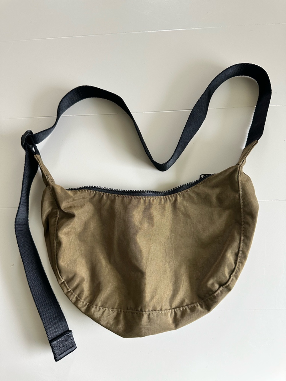 BAGGU Small Crescent Bag Seaweed